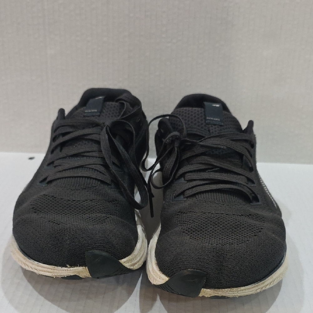 Ultra Escalante Mens Black Athletic Shoes with White Sole Size 11 - Picture 5 of 9